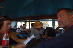 Dans le petit ferry 