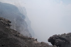 Sur le bord du cratère...