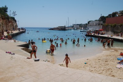 Porto Tricase, sa plage, sa piscine et son port