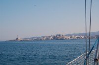 Terre en vue, arrivée sur le port de Vieste.