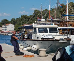 Avec cet équipier Jean Yves aurai économisé 1400€ de gros winches. Il amarre tout seul tous les bateaux !