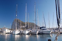 Vue sur le rocher de Gibraltar depuis la marina de La Linea